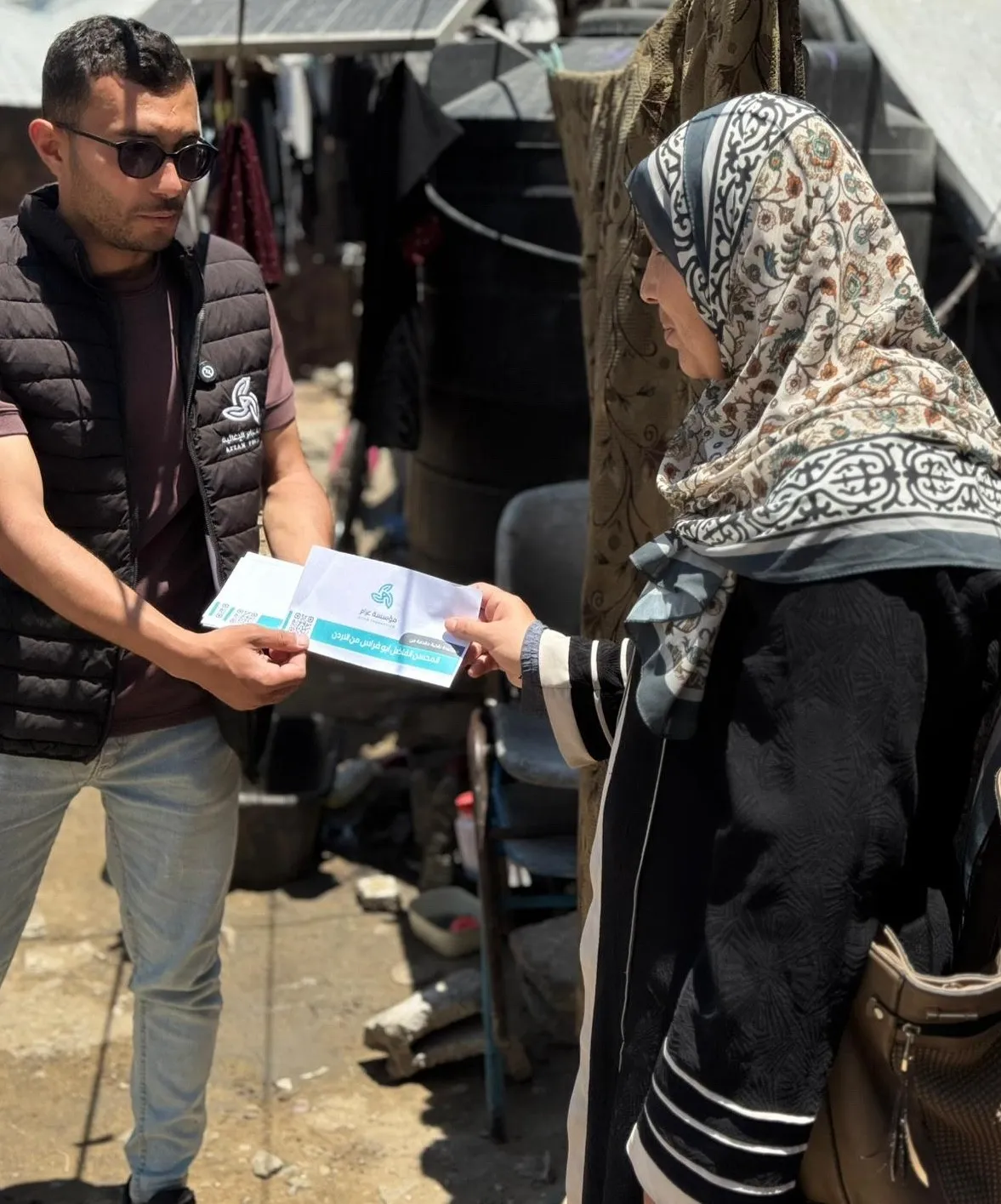 مساعدات نقدية مباشرة